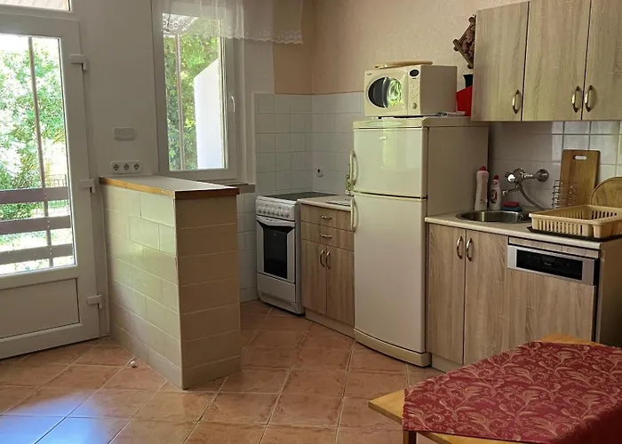 Garabuczi Apartment *
